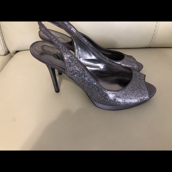 Touch of Nina silver glittery shoes, Sz 9 - Picture 5 of 5